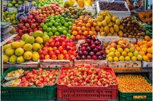 فروش میوه های گندیده لابلای میوه های سالم، اجحاف در حق مردم فروش میوه های گندیده لابلای میوه های سالم، اجحاف در حق مردم