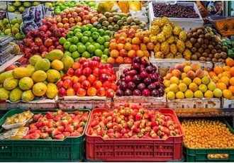 فروش میوه های گندیده لابلای میوه های سالم، اجحاف در حق مردم فروش میوه های گندیده لابلای میوه های سالم، اجحاف در حق مردم